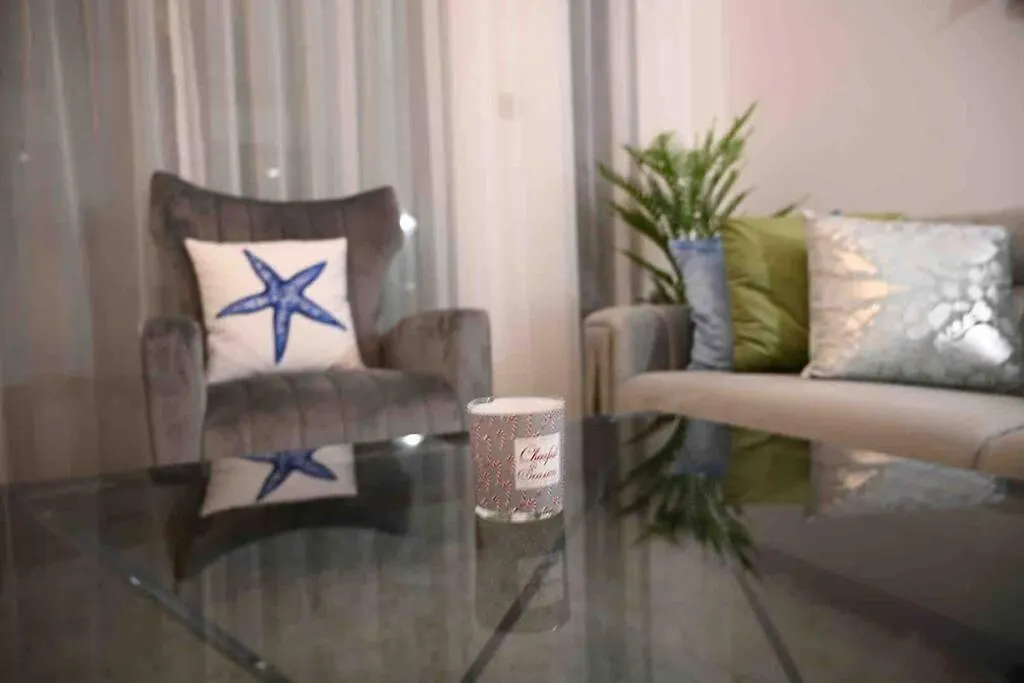 Brand New Furniture . Close To Dubai Mall. 阿拉伯联合酋长国