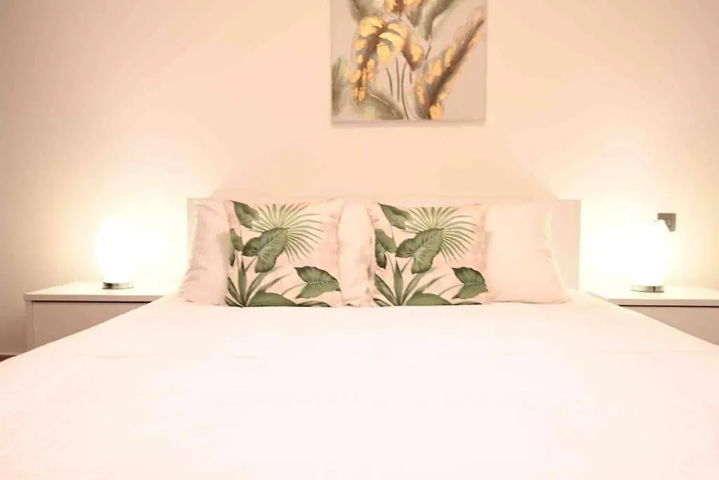 Brand New Furniture . Close To Dubai Mall.
