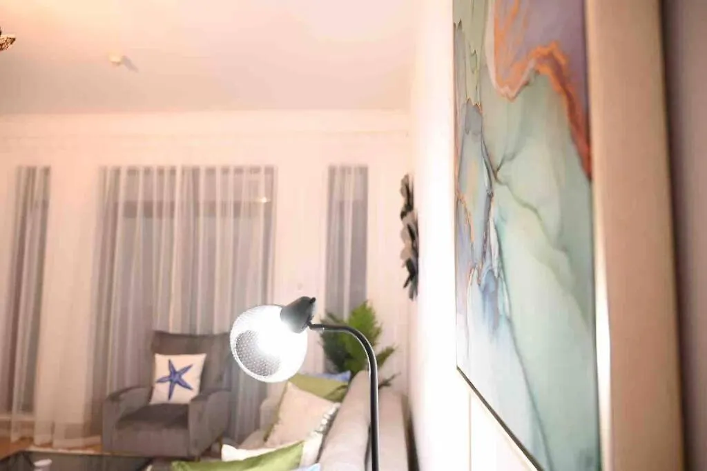 Brand New Furniture . Close To Dubai Mall. 0*,  Birleşik Arap Emirlikleri