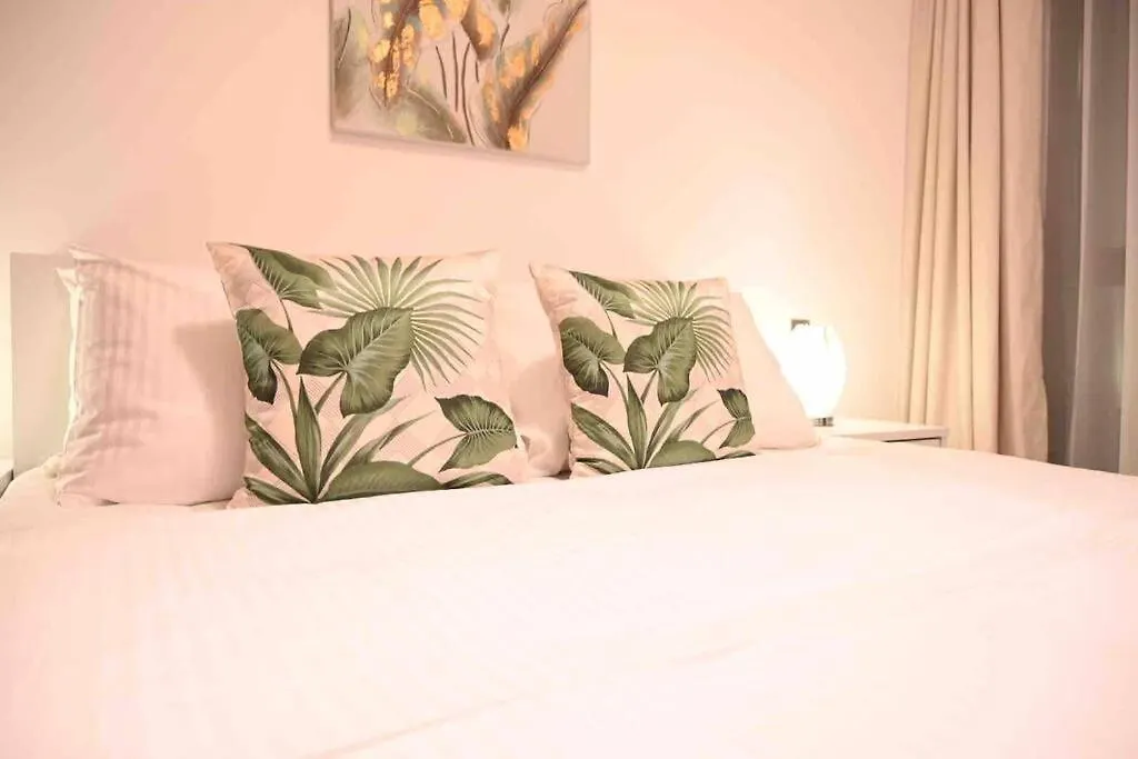 Brand New Furniture . Close To Dubai Mall. Daire
